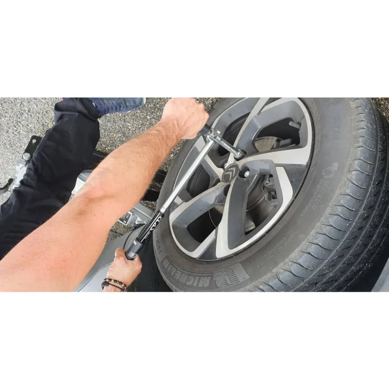 Cle dynamometrique en croix 1/2" 70-170nm 490mm + 3 douilles CLAS OM 0755