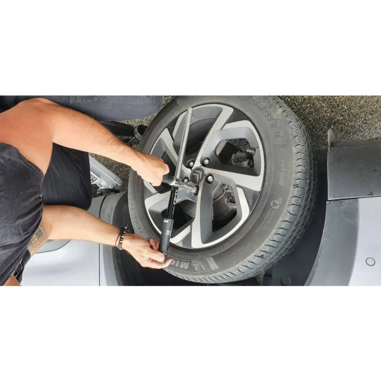 Cle dynamometrique en croix 1/2" 70-170nm 490mm + 3 douilles CLAS OM 0755